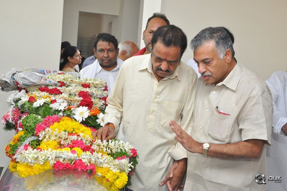 Celebs-Pay-Condolences-to-C-Narayana-Reddy